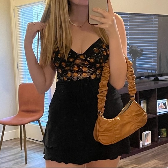 Floral Lace Crop Top - Picture 3 of 4